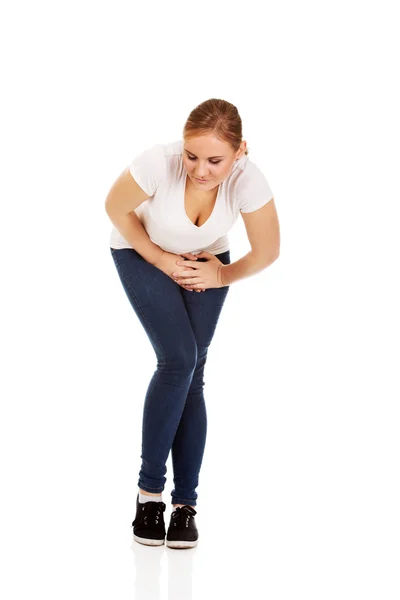 Jeune femme avec douleur à la cuisse — Photo