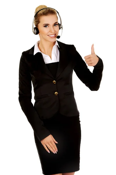 Zufriedene Geschäftsfrau zeigt gutes Zeichen — Stockfoto