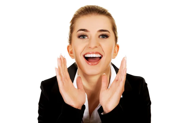 Молодая счастливая деловая женщина кричит . — стоковое фото