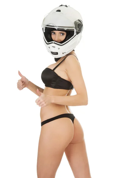 Mulher em capacete de motocicleta com polegares para cima . — Fotografia de Stock