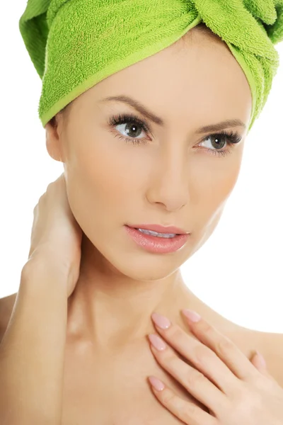 Bellezza donna con asciugamano turbante . — Foto Stock