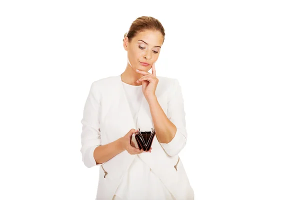 Young businesswoman holds empty wallet — Stock Photo, Image