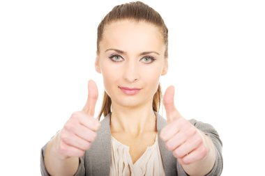 başparmak yukarıya ile gülümseyen iş kadını.