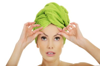 kadın alnındaki kırışıklık denetleme.