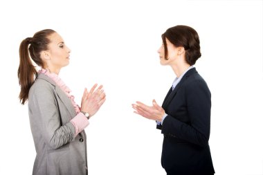 İki kızgın businesswomans.