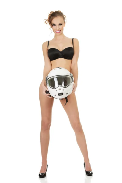 Femme sexy tenant casque de moto . — Photo