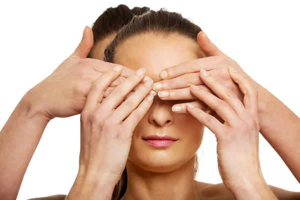 Woman covering friends eyes. — Stock Photo, Image