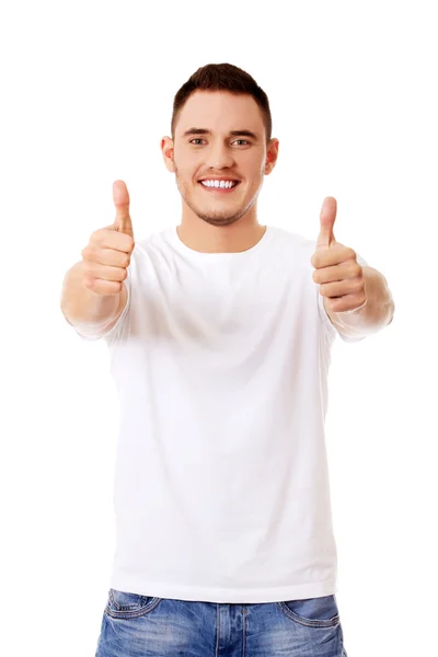 Счастливый молодой человек показывает большие пальцы вверх — стоковое фото
