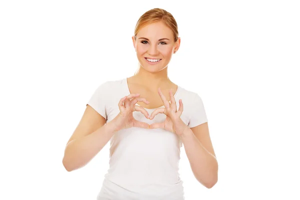 Young woman making heart shape with her hands — Stock Photo, Image