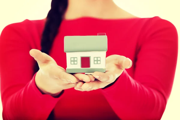 Young woman holding house model — Stock Photo, Image