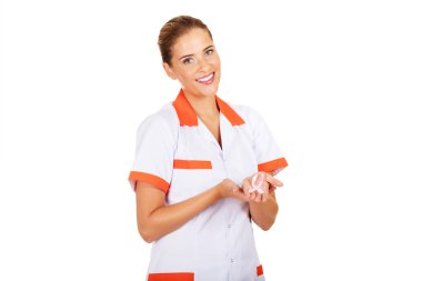 Kadın doktor pembe Meme Kanseri Bilinçlendirme şerit holding