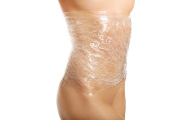 Genç kadın folyo sarılmış