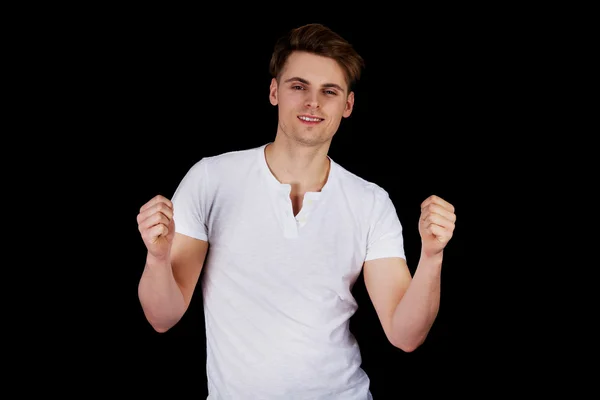 Homem jovem mostrando gesto vencedor . — Fotografia de Stock