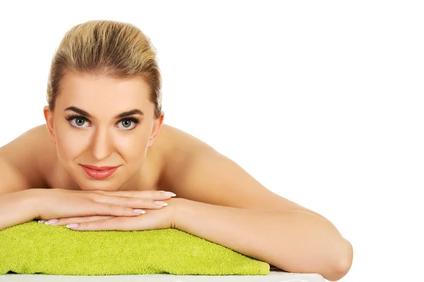 Smile young woman relaxing in spa — Stock Photo, Image