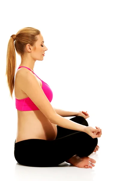 Pregnant woman relax doing yoga — Stock Photo, Image