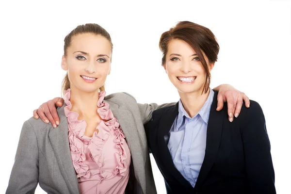 Duas mulheres abraçando-se . — Fotografia de Stock