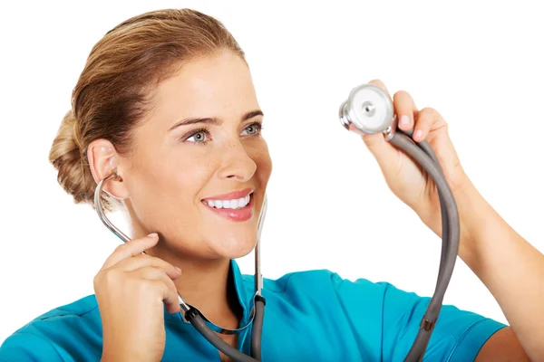 Young female doctor or nurse with stethocope — Stock Photo, Image