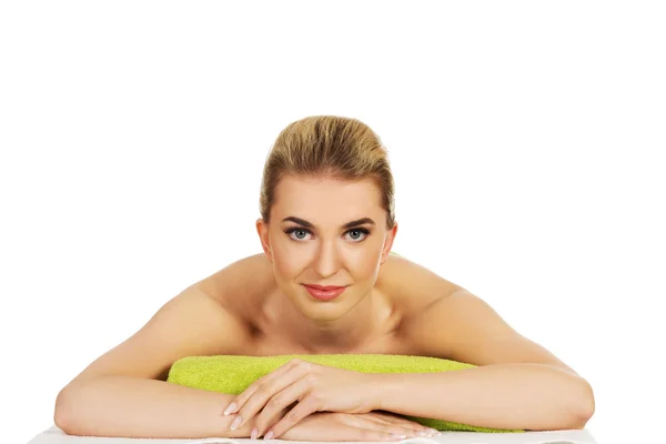Smile young woman relaxing in spa — Stock Photo, Image