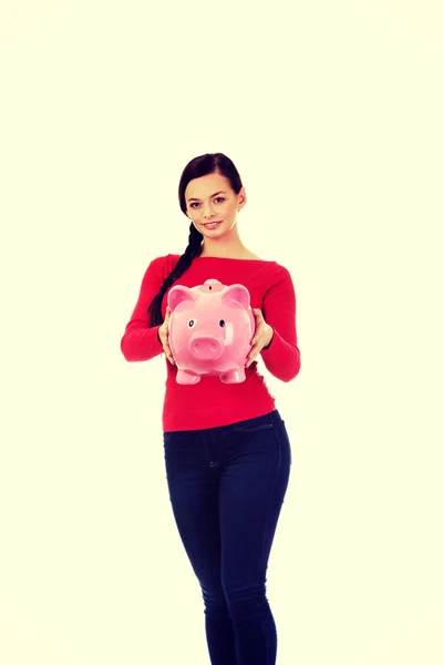 Glad ung student kvinna med piggybank — Stockfoto