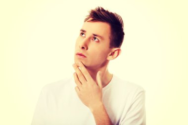 El yüz yakınındaki ile genç düşünen adam örnek alıyor