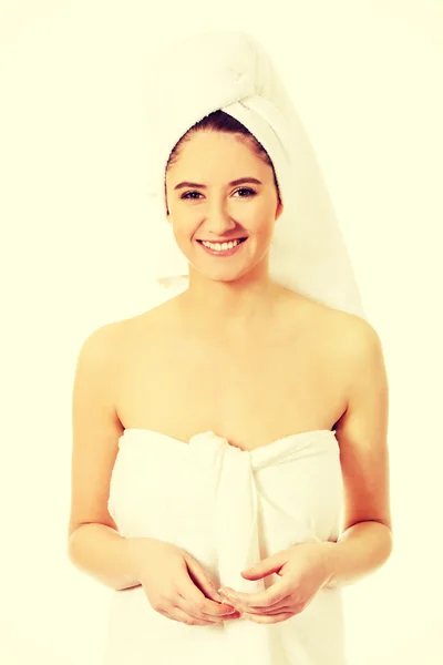 Mujer joven feliz después del baño o spa —  Fotos de Stock