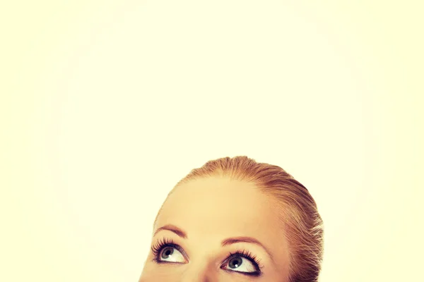 Krásné ženské oči při pohledu na copyspace, nebo tak něco — Stock fotografie