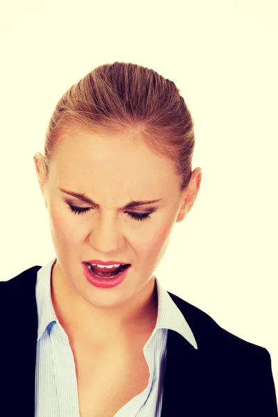 Irritado jovem mulher de negócios gritando — Fotografia de Stock