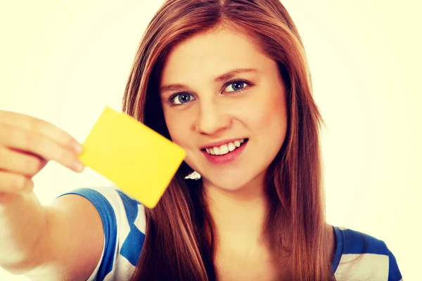 Teenage woman holding empty business card — Stock Photo, Image