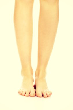 Genç bir kadının bacakları.