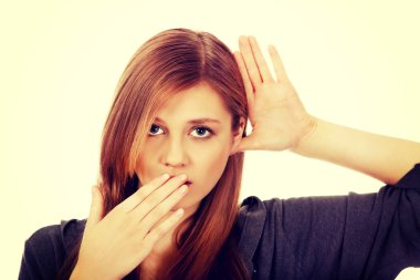 Şok genç kadın konuşma kulak misafiri