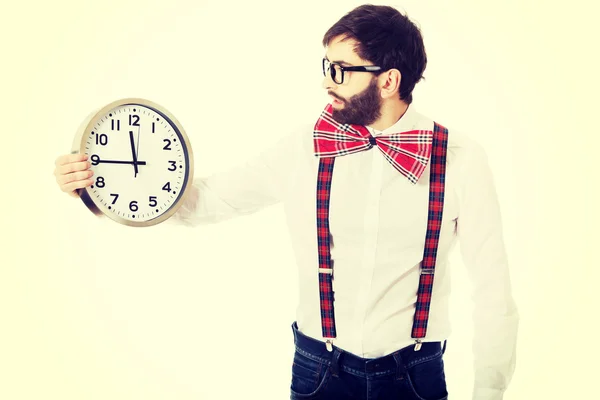 Man wearing suspenders holding big clock. — Stock Photo, Image