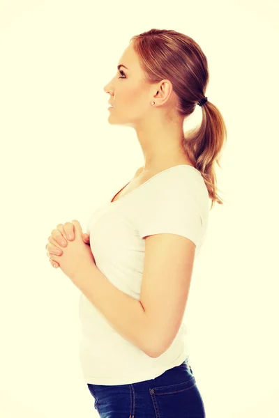 Jovem mulher rezando - conceito de religião — Fotografia de Stock