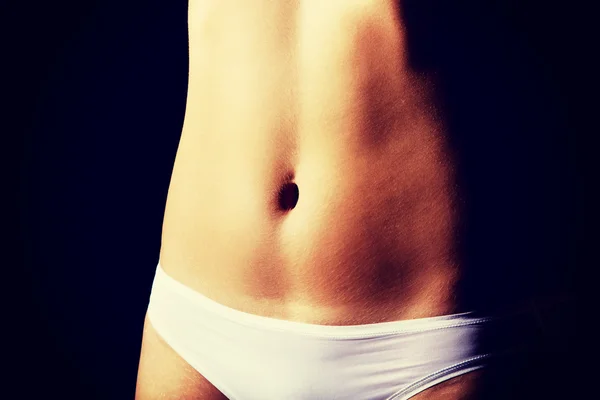 Sexig och atletisk kvinna kropp i vita underkläder — Stockfoto