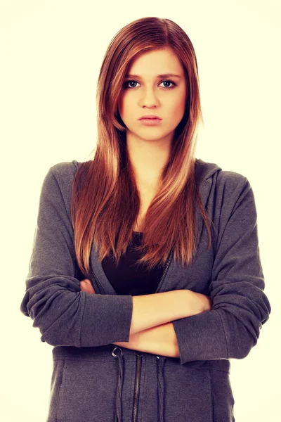 Orolig tonåriga kvinna med korslagda armar — Stockfoto