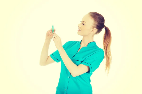 Nurse with a syringe in hand. — Stock Photo, Image