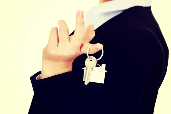 Business woman real estate agent holding keys — Stock Photo, Image