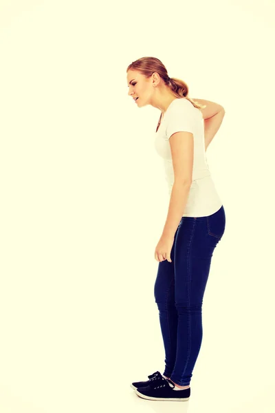 Junge Frau mit Rückenschmerzen — Stockfoto