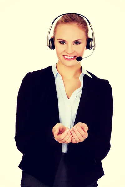 Joven mujer de negocios en auriculares con copyspace o algo así —  Fotos de Stock