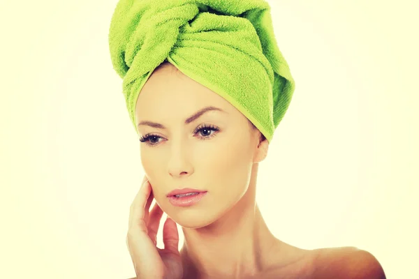 Bellezza donna con asciugamano turbante . — Foto Stock