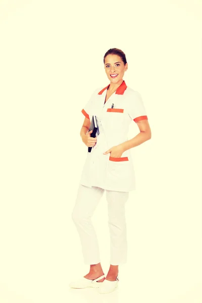 Doctora o enfermera joven sosteniendo notas negras —  Fotos de Stock