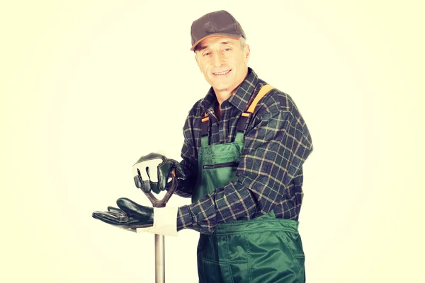 Mature gardener with a spade — Stock Photo, Image