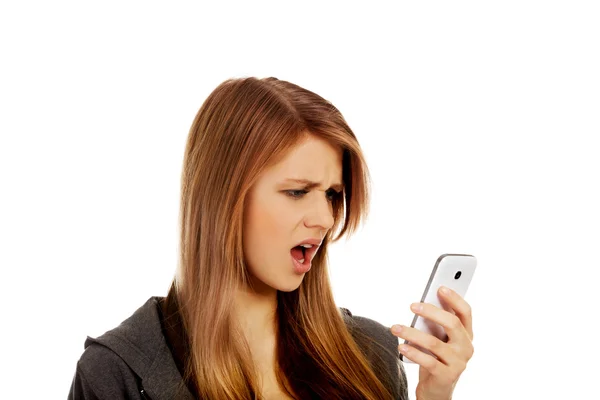 Teenage woman screaming to the phone — Stock Photo, Image