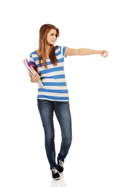 Teenage woman showing copyspace or something — Stock Photo, Image