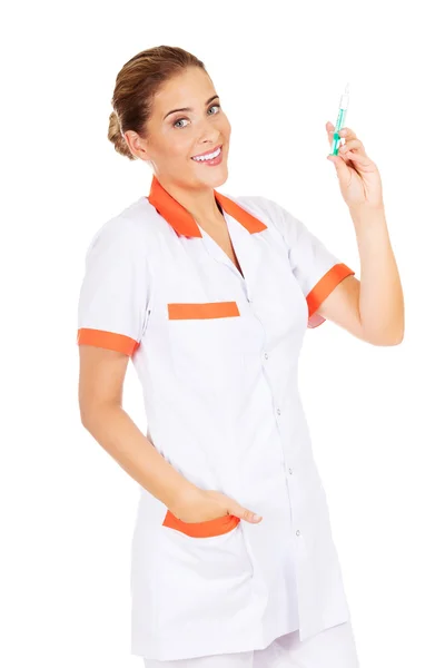 Lächeln Krankenschwester oder Arzt mit Spritze in der Hand — Stockfoto