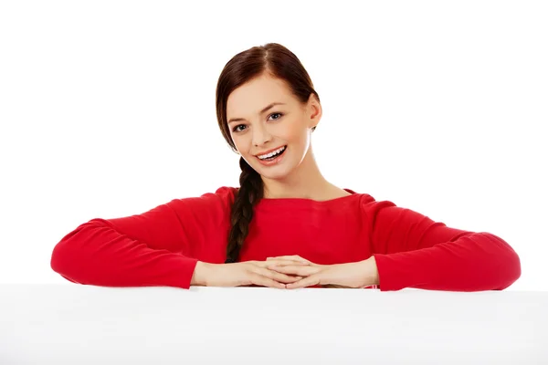 Beautiful young woman holding a blank banner — Stock Photo, Image