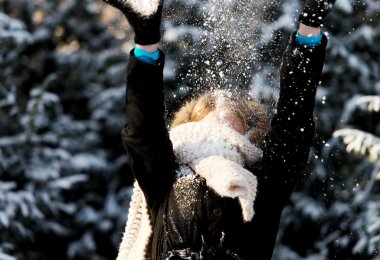 Kadın kendini kartopu Savaşı oyun savunuyor
