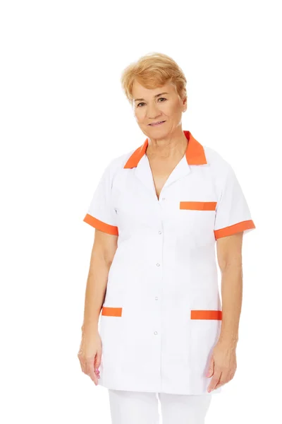 Lächeln ältere Ärztin oder Krankenschwester — Stockfoto