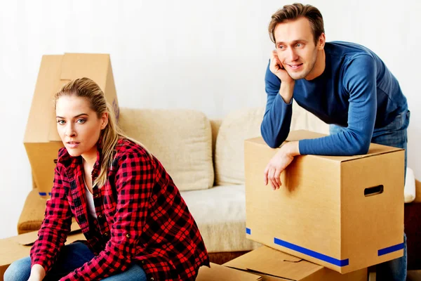 Young couple with boxes - packing or unpacking — Stock Photo, Image