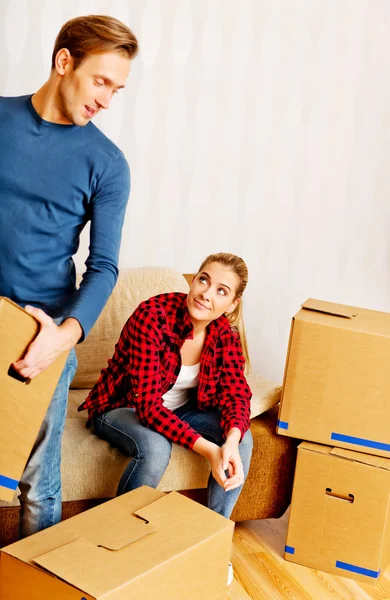 Young couple with boxes - packing or unpacking — Stock Photo, Image