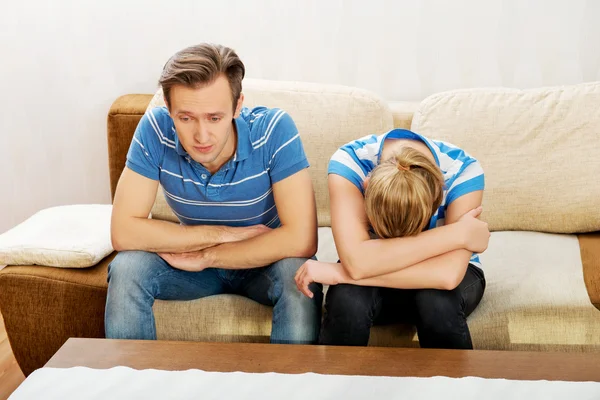 Worried couple after fight sitting on sofa — Stock Photo, Image